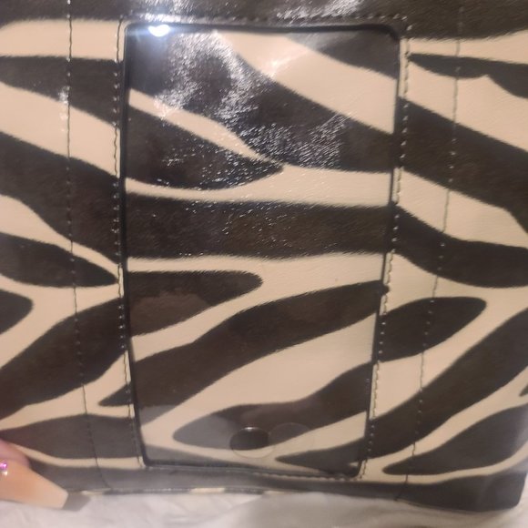 Zebra printed crossbody purse - Picture 4 of 4
